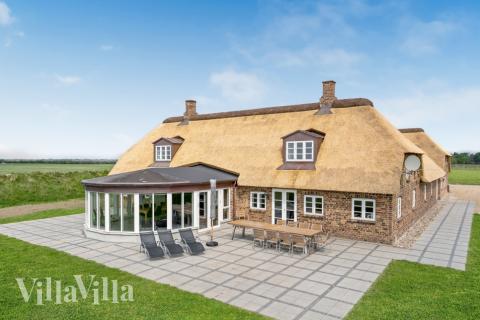 Dieses schöne Poolhaus Nr. 679 mit Platz für 22 Personen liegt in Westjütland