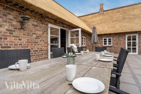 Das Luxusferienhaus Nr. 679 hat eine tolle Terrasse, die mit hochwertigen Gartenmöbeln für 22 Personen ausgestattet ist.