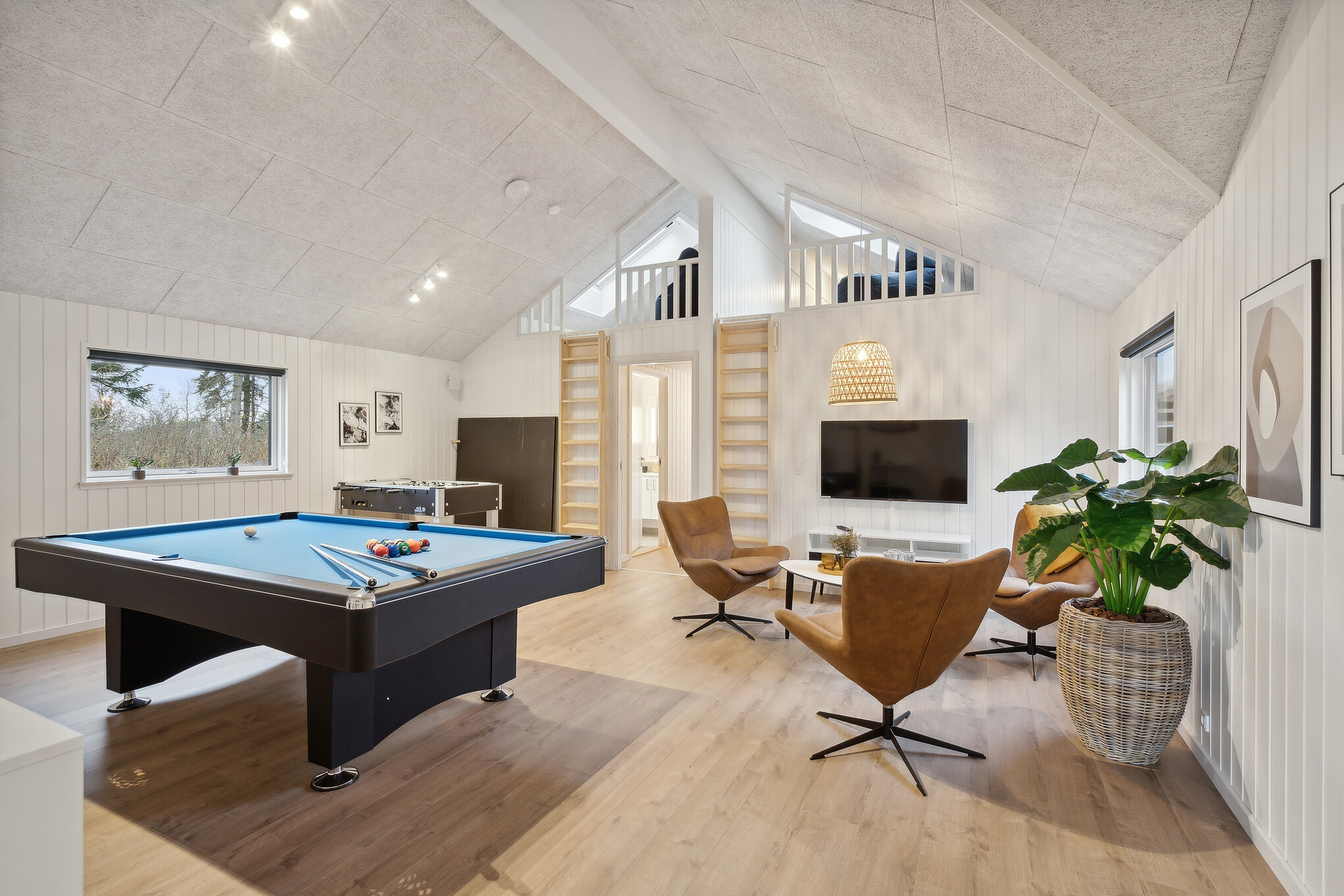 Neben den vielen schönen Stunden, die man im Poolbereich des Hauses verbringen kann, bietet das Luxusferienhaus 647 auch Spielevergnügen bei Billard/Tischtennis und Darts
