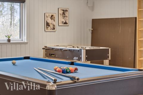 Das Luxusferienhaus 647 für 14 Personen hat einen großen Aktivitätsraum mit u. a. Billard und Darts