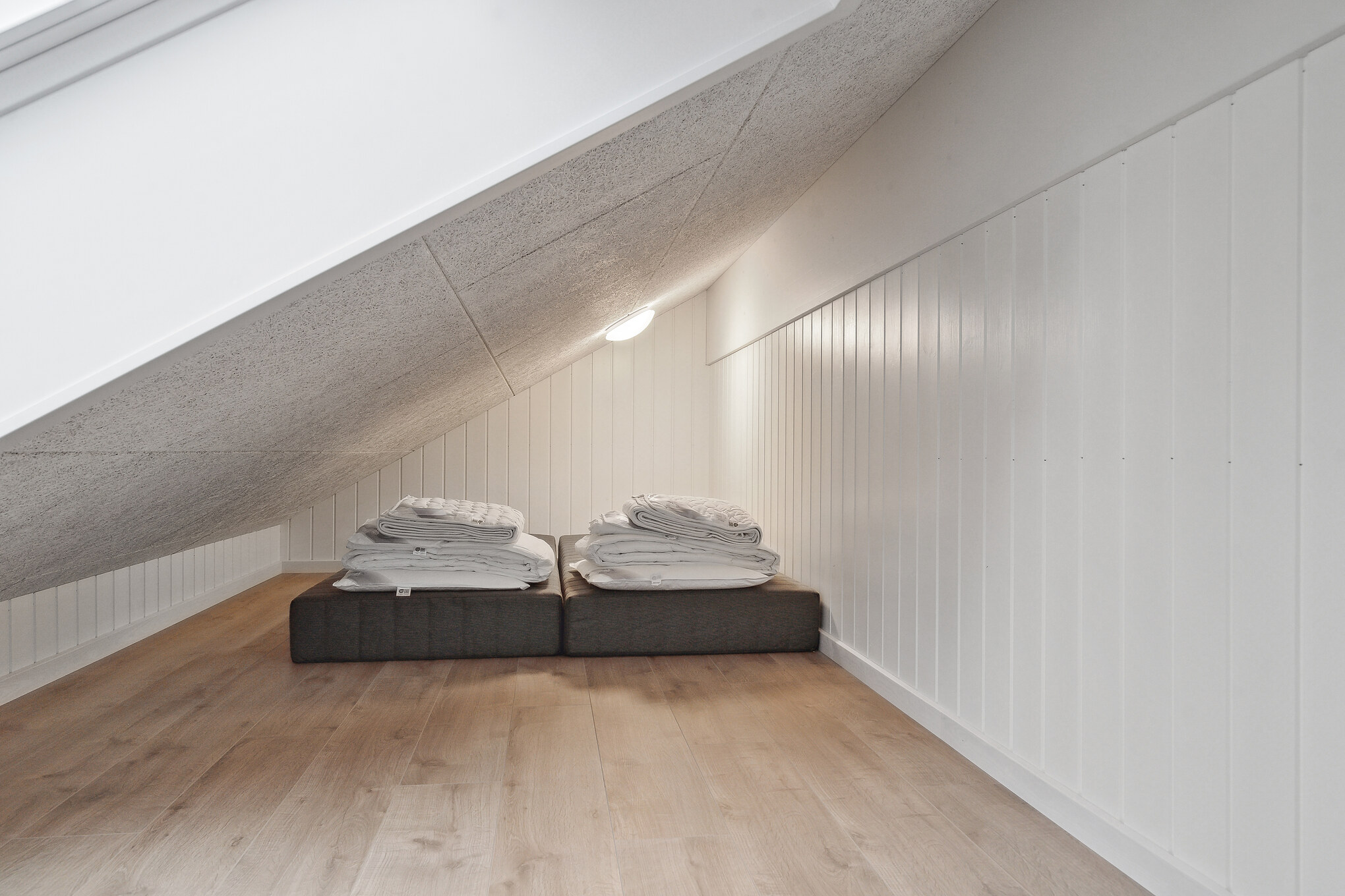 Einige der 14 Schlafgelegenheiten befinden sich im Luxusferienhaus Nr. 647 auf dem ausgebauten Dachboden