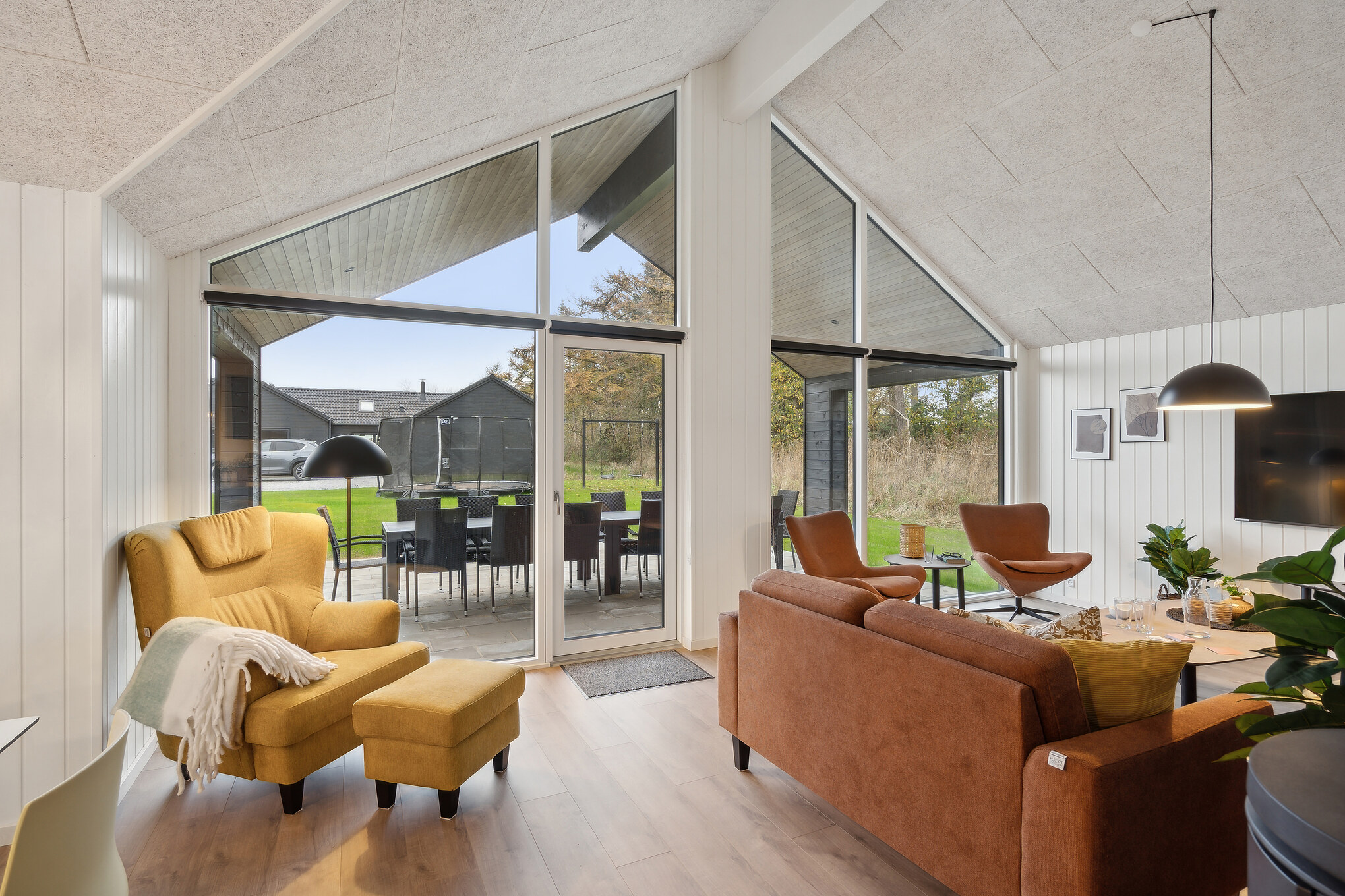 Die Couch im Luxusferienhaus Nr. 647 in Fünen und seine Inseln lädt zu Gesellschaftsspielen oder zu Kinoabenden ein.