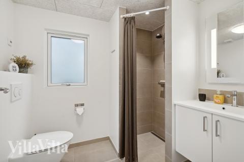 Eines der Badezimmer im Luxusferienhaus Nr. 647