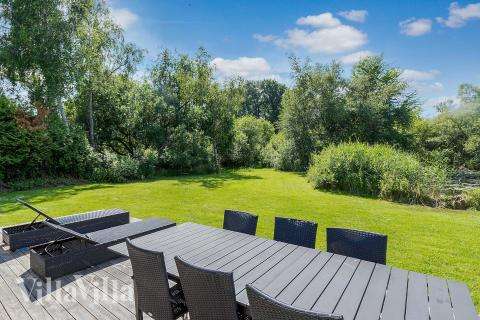 Genießen Sie einen Grillabend auf der Terrasse des Luxusferienhauses Nr. 681 in Nordseeland