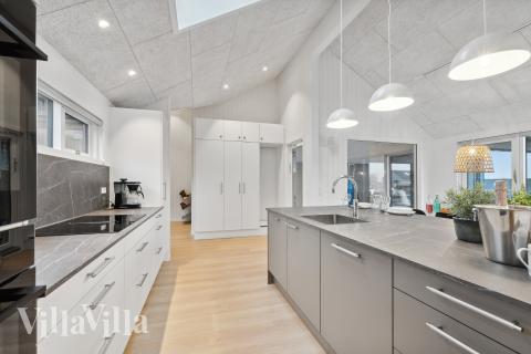 Die Küche in dem Luxusferienhaus Nr. 630 ist so gut ausgestattet, dass man problemlos Mahlzeiten für 16 Personen zubereiten kann.