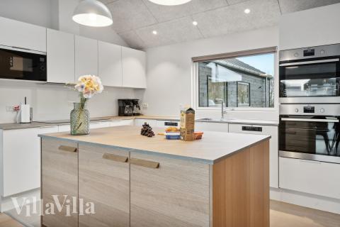 Die Küche in dem Luxusferienhaus Nr. 662 ist so gut ausgestattet, dass man problemlos Mahlzeiten für 18 Personen zubereiten kann.