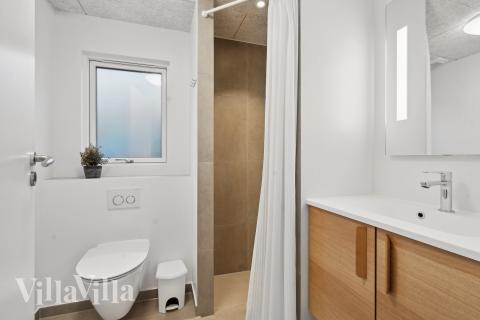 Eines der Badezimmer im Luxusferienhaus Nr. 662