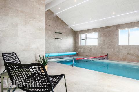 Der schicke Pool im Luxusferienhaus Nr. 682 für 18 Personen