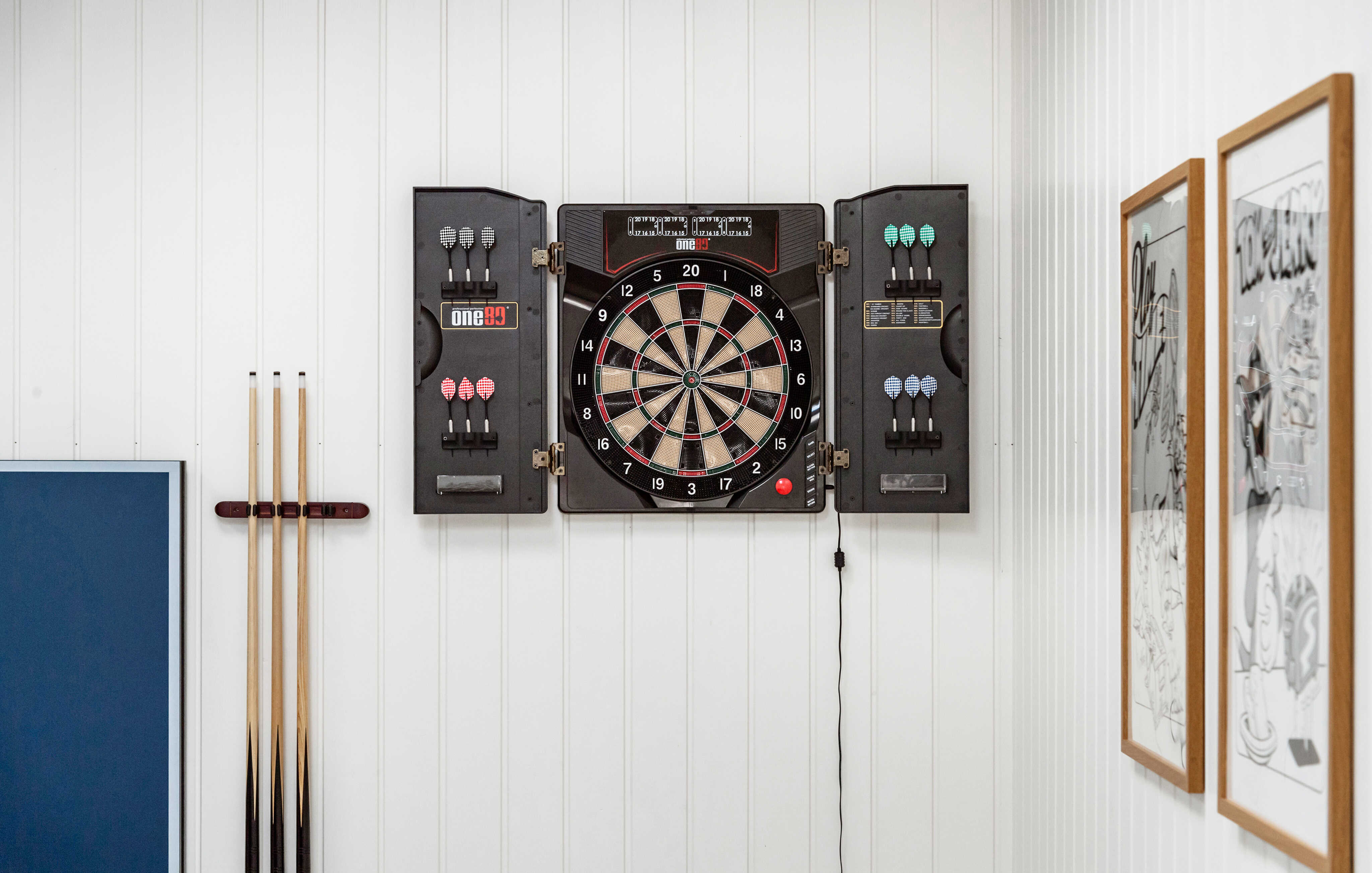 Das Luxusferienhaus 682 für 18 Personen hat einen großen Aktivitätsraum mit u. a. Billard und Darts