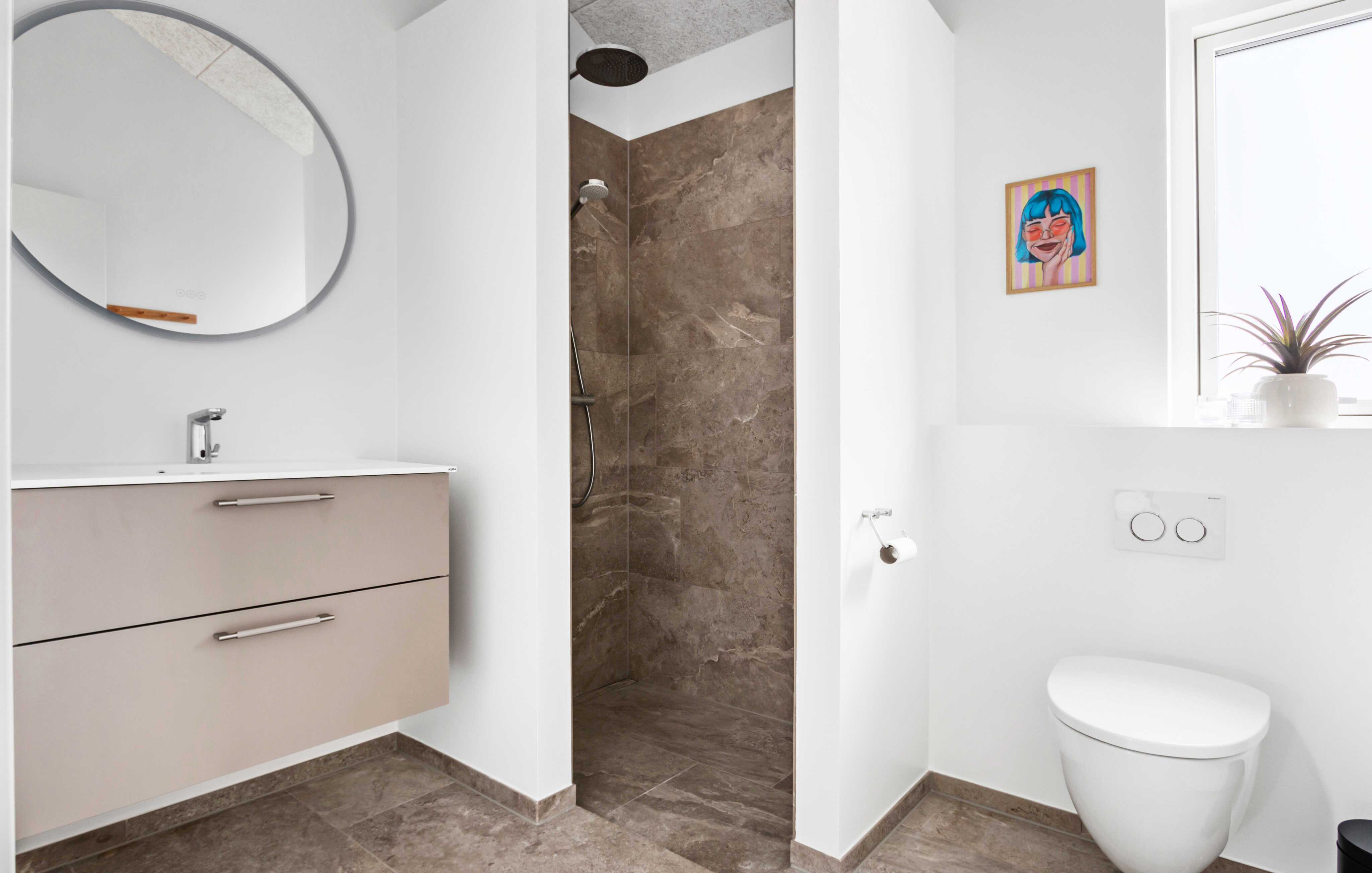 Eines der Badezimmer im Luxusferienhaus Nr. 682