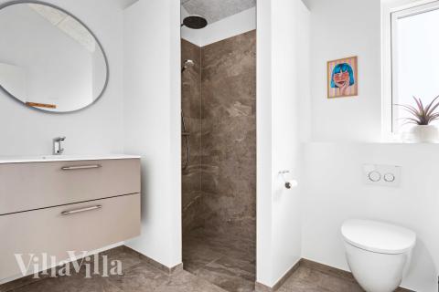 Eines der Badezimmer im Luxusferienhaus Nr. 682