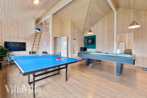 Neben den vielen schönen Stunden, die man im Poolbereich des Hauses verbringen kann, bietet das Luxusferienhaus 220 auch Spielevergnügen bei Billard/Tischtennis und Darts