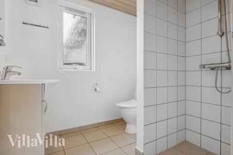 Eines der Badezimmer im Luxusferienhaus Nr. 220