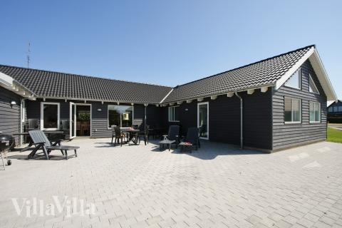 Genießen Sie einen Grillabend auf der Terrasse des Luxusferienhauses Nr. 220 in Fünen und seine Inseln