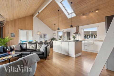 Die Couch im Luxusferienhaus Nr. 221 in Fünen und seine Inseln lädt zu Gesellschaftsspielen oder zu Kinoabenden ein.