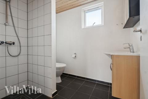 Eines der Badezimmer im Luxusferienhaus Nr. 221