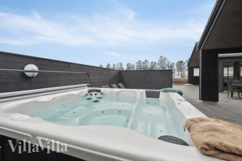 Genießen Sie den warmen Whirlpool im Luxusferienhaus Nr. 630 in Fünen und seine Inseln
