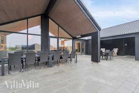 Das Luxusferienhaus Nr. 630 hat eine tolle Terrasse, die mit hochwertigen Gartenmöbeln für 16 Personen ausgestattet ist.