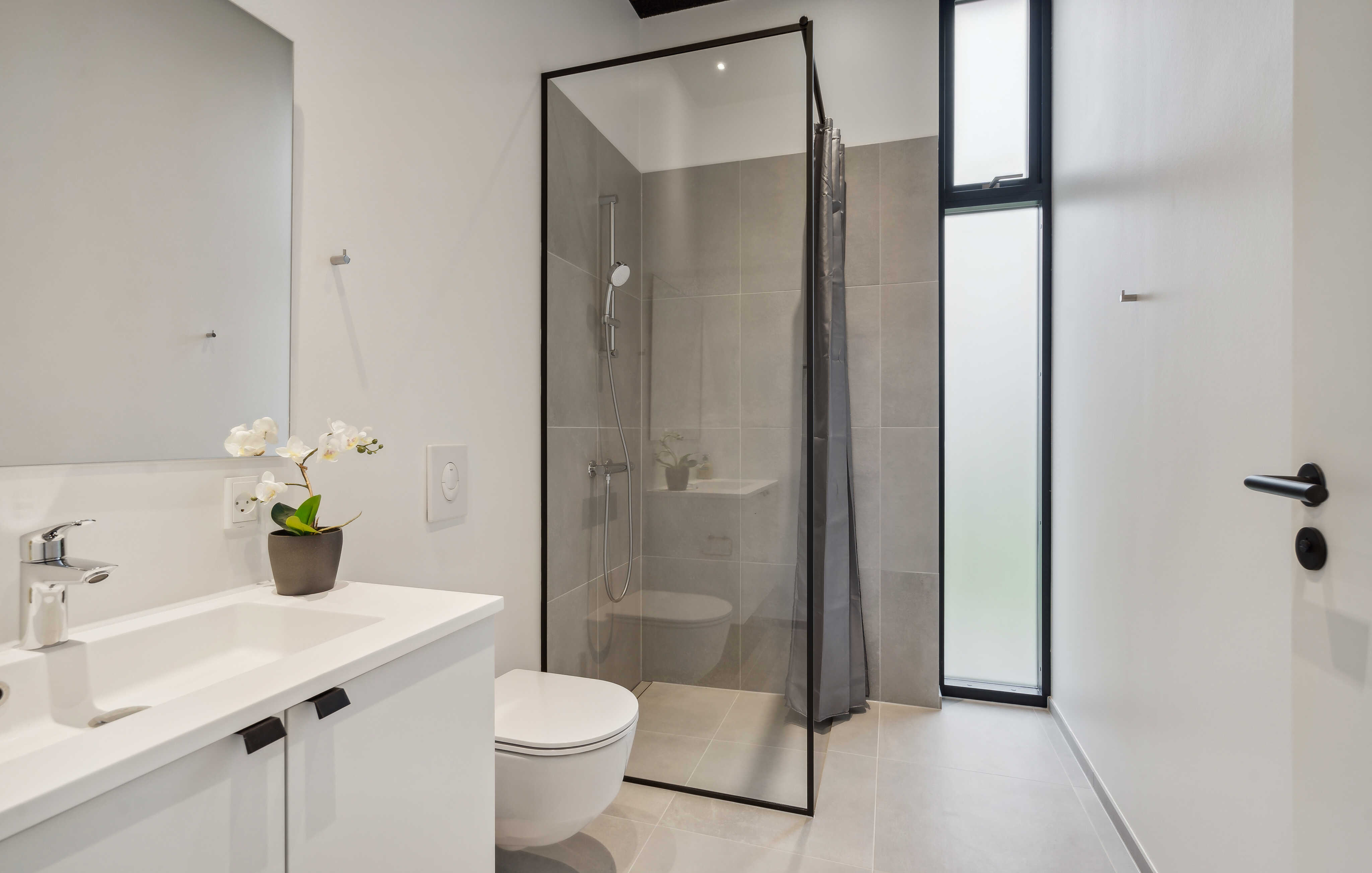 Eines der Badezimmer im Luxusferienhaus Nr. 684