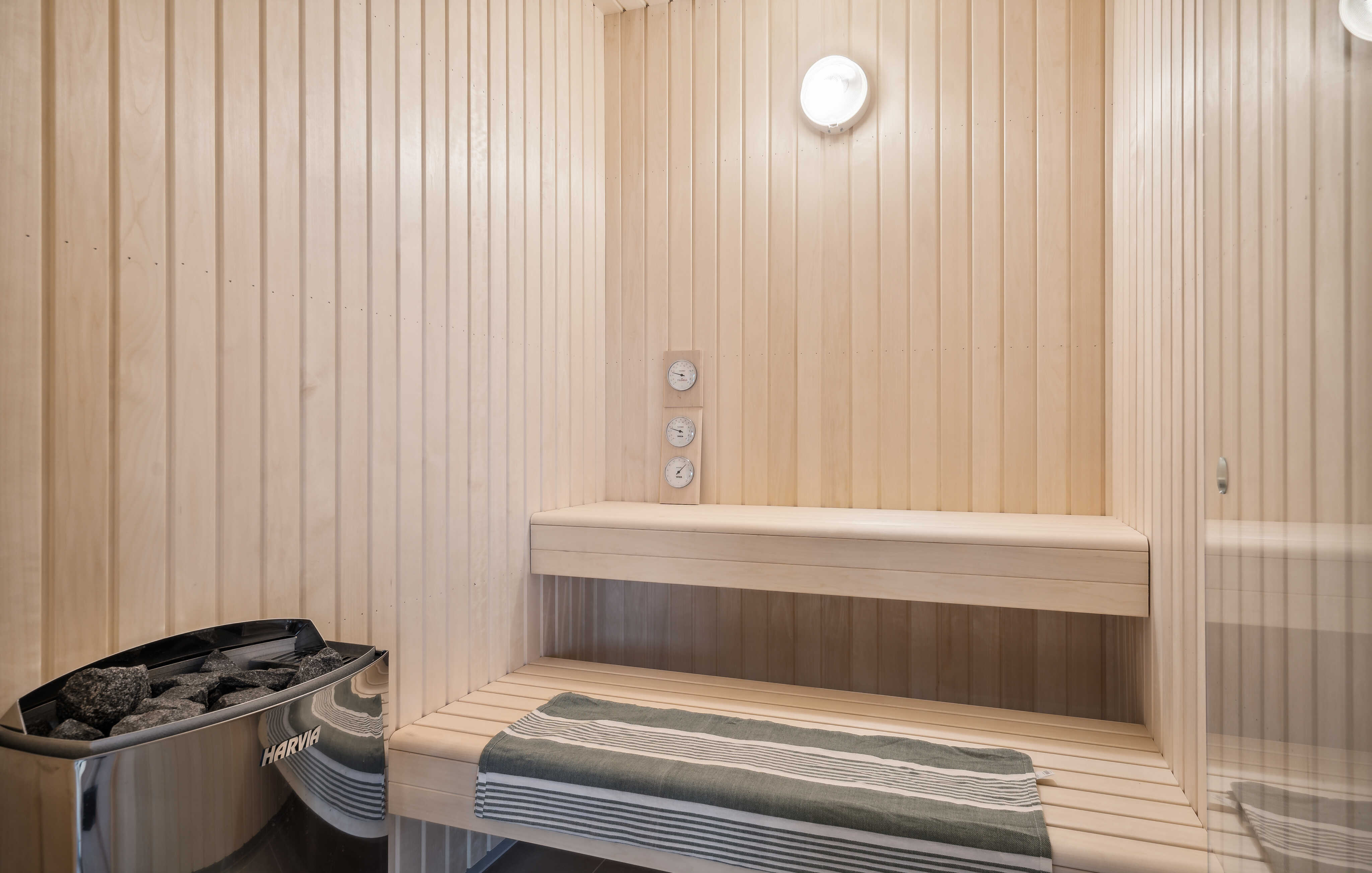Genießen Sie die heiße Sauna im Luxusferienhaus Nr. 684 für 18 Personen