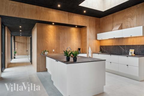 Die Küche in dem Luxusferienhaus Nr. 684 ist so gut ausgestattet, dass man problemlos Mahlzeiten für 18 Personen zubereiten kann.