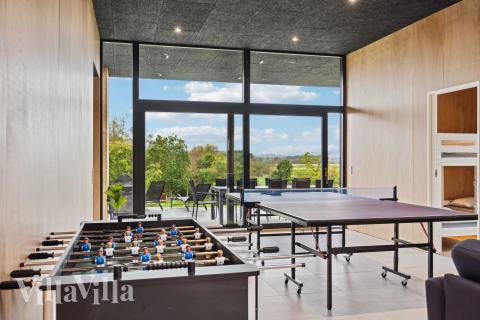 Aktivitätsraum im Luxusferienhaus Nr. 684 mit 7 Schlafzimmern und Platz für 18 Gäste.