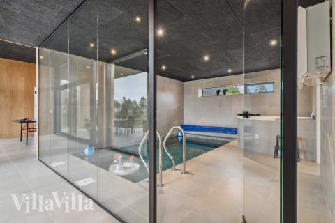 Der schicke Pool im Luxusferienhaus Nr. 684 für 18 Personen