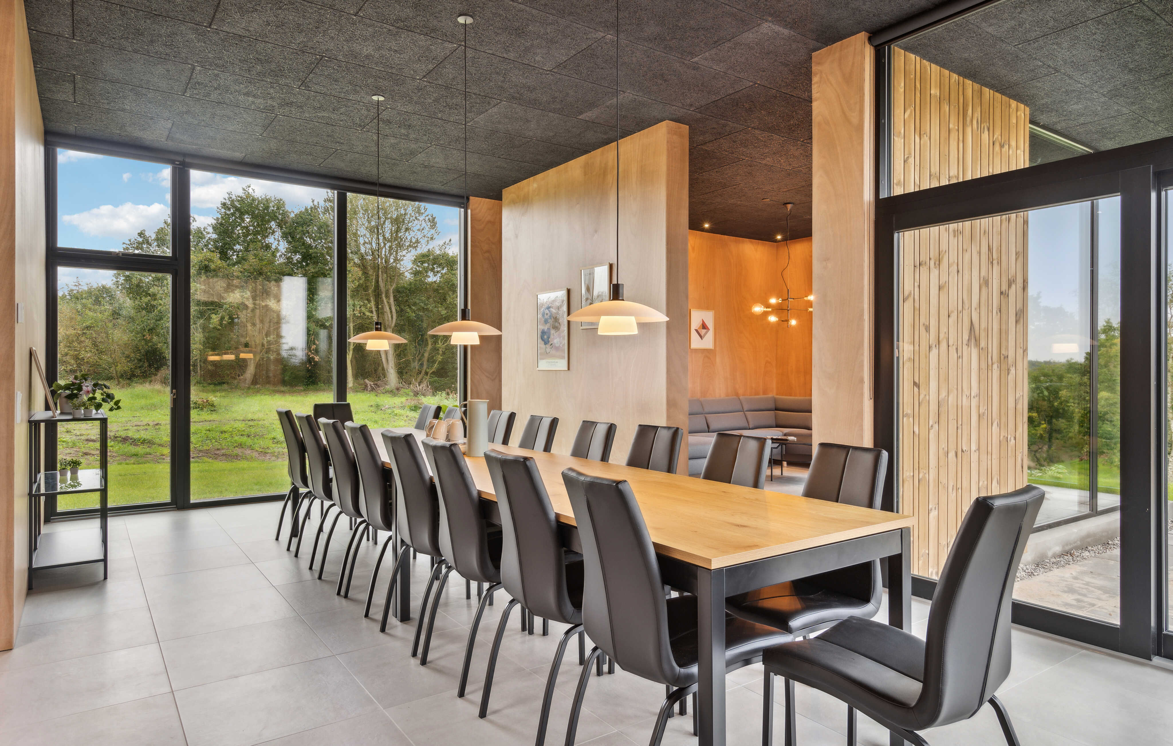 Aufenthaltsraum mit Platz für 18 im Luxusferienhaus Nr. 684.