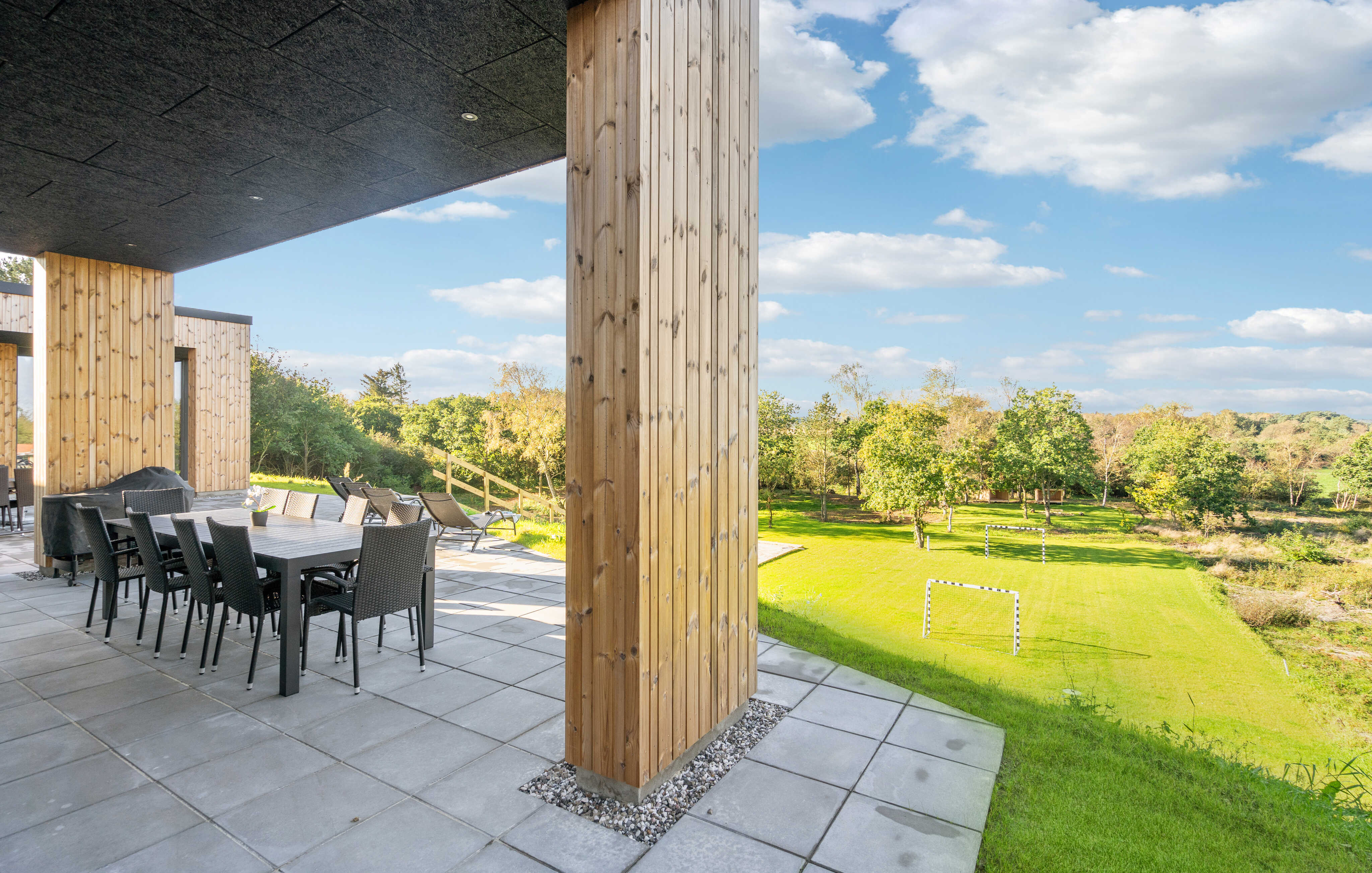 Das Luxusferienhaus Nr. 684 hat eine tolle Terrasse, die mit hochwertigen Gartenmöbeln für 18 Personen ausgestattet ist.