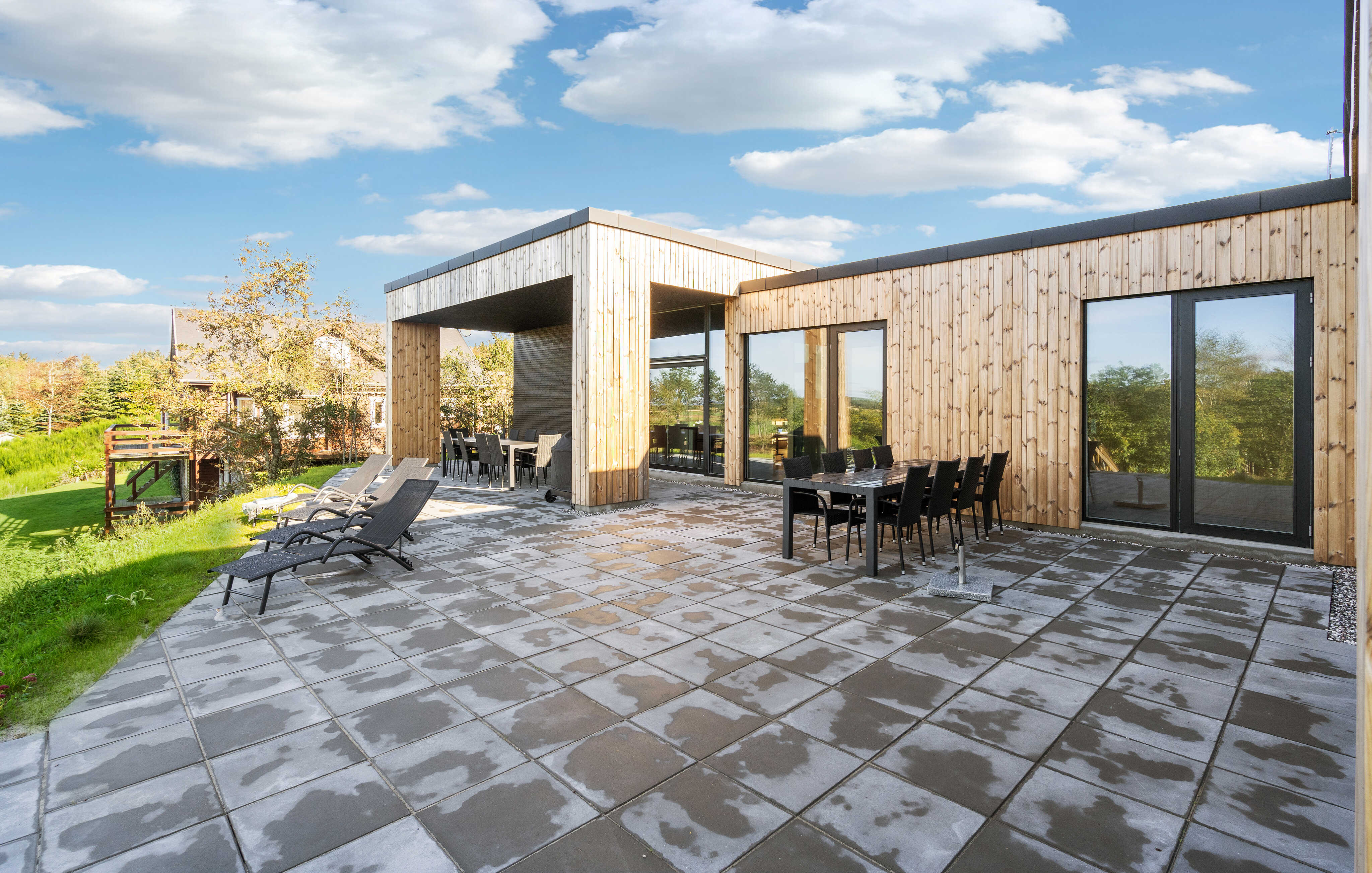 Genießen Sie einen Grillabend auf der Terrasse des Luxusferienhauses Nr. 684 in Limfjord