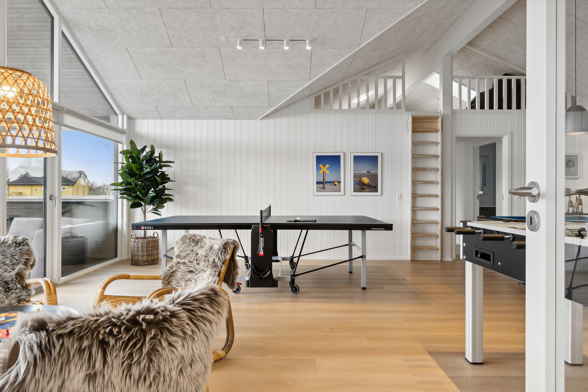 Neben den vielen schönen Stunden, die man im Poolbereich des Hauses verbringen kann, bietet das Luxusferienhaus 652 auch Spielevergnügen bei Billard/Tischtennis und Darts