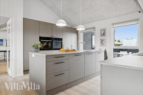 Die Küche in dem Luxusferienhaus Nr. 652 ist so gut ausgestattet, dass man problemlos Mahlzeiten für 20 Personen zubereiten kann.