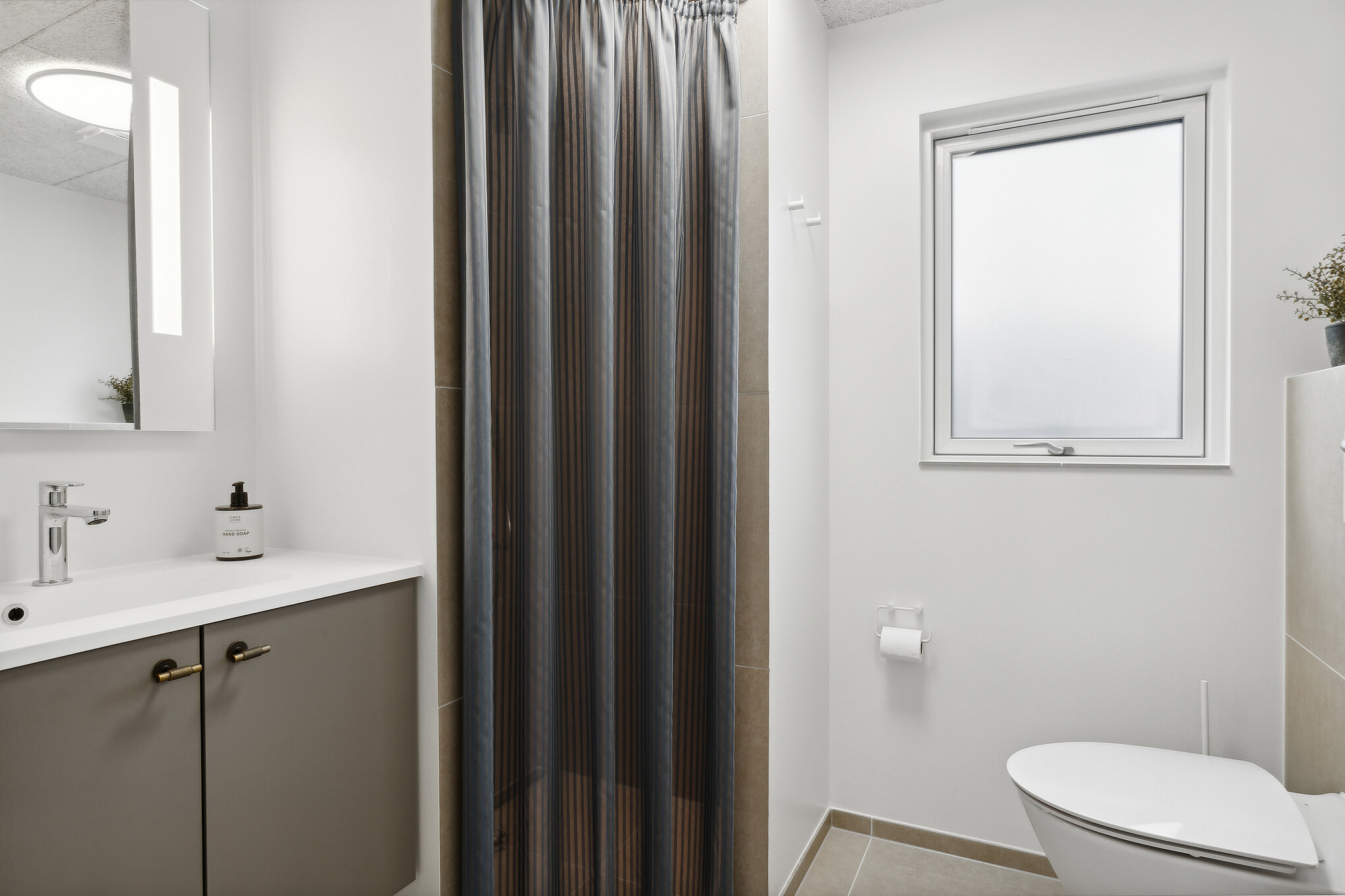 Eines der Badezimmer im Luxusferienhaus Nr. 652
