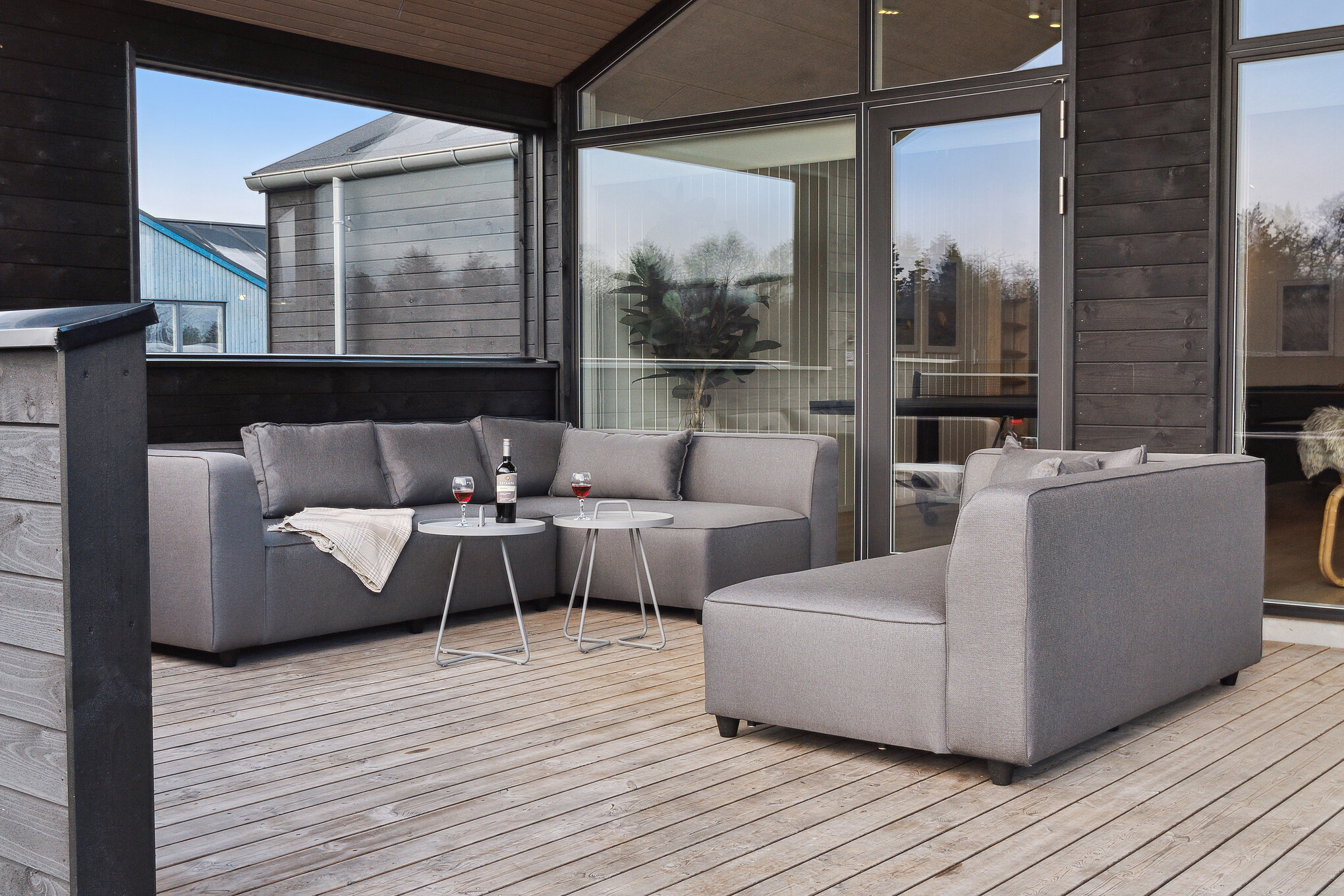 Das Luxusferienhaus Nr. 652 hat eine tolle Terrasse, die mit hochwertigen Gartenmöbeln für 20 Personen ausgestattet ist.