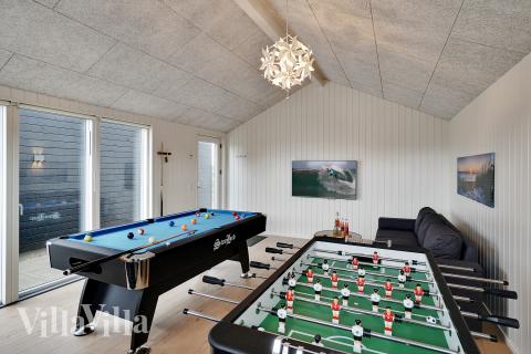Neben den vielen schönen Stunden, die man im Poolbereich des Hauses verbringen kann, bietet das Luxusferienhaus 669 auch Spielevergnügen bei Billard/Tischtennis und Darts