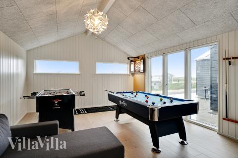 Das Luxusferienhaus 669 für 10 Personen hat einen großen Aktivitätsraum mit u. a. Billard und Darts