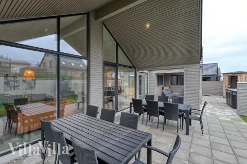 Das Luxusferienhaus Nr. 770 hat eine tolle Terrasse, die mit hochwertigen Gartenmöbeln für 14 Personen ausgestattet ist.