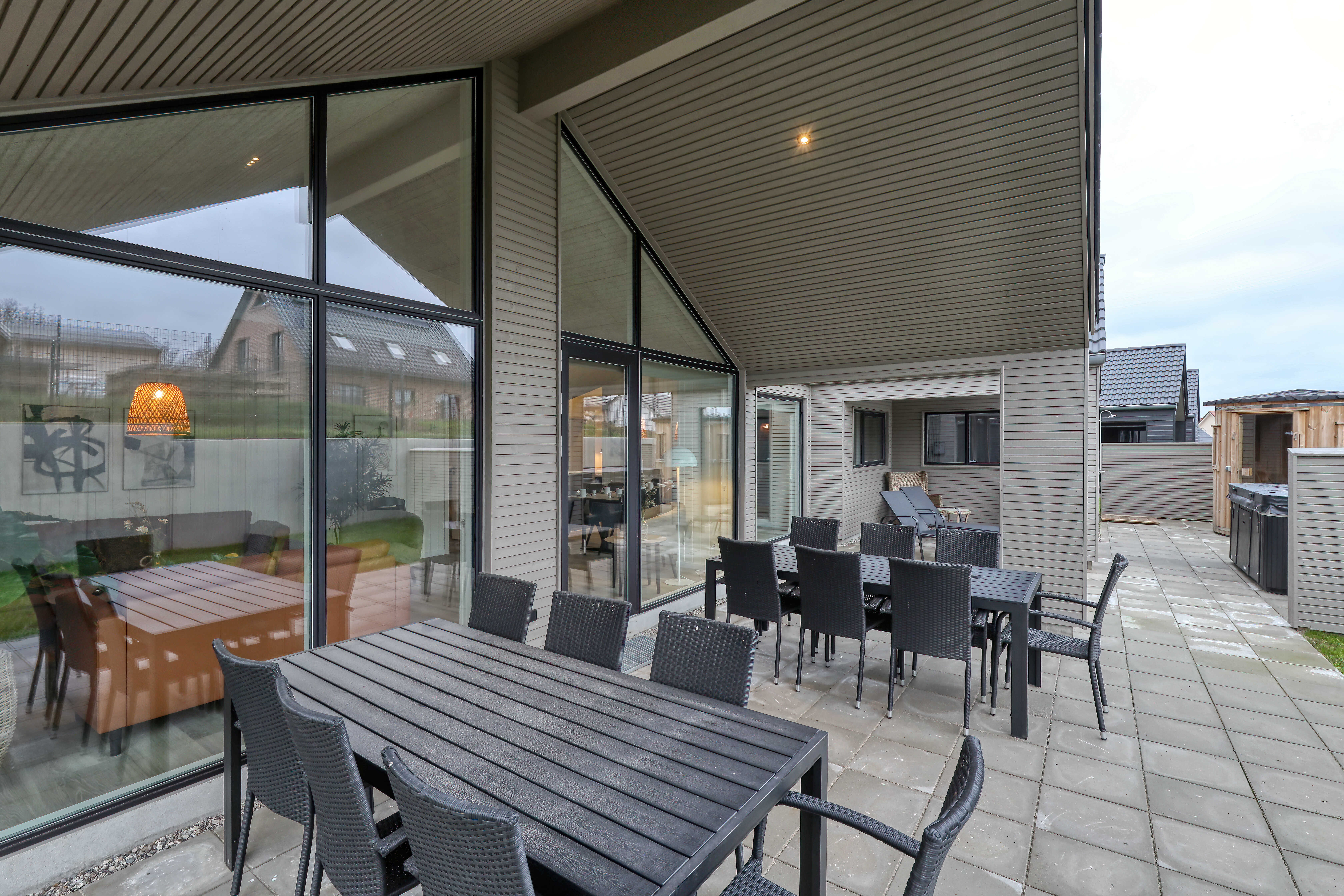 Das Luxusferienhaus Nr. 770 hat eine tolle Terrasse, die mit hochwertigen Gartenmöbeln für 14 Personen ausgestattet ist.