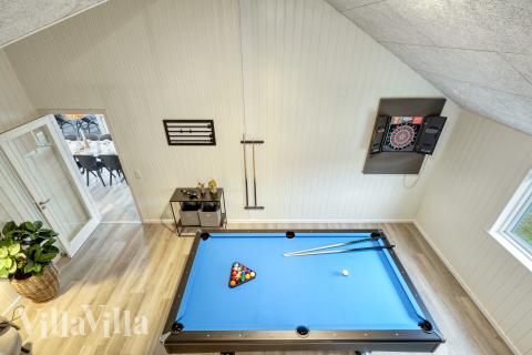 Das Luxusferienhaus 770 für 14 Personen hat einen großen Aktivitätsraum mit u. a. Billard und Darts