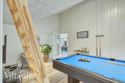 Das Luxusferienhaus 769 für 14 Personen hat einen großen Aktivitätsraum mit u. a. Billard und Darts