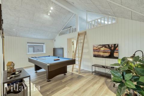 Neben den vielen schönen Stunden, die man im Poolbereich des Hauses verbringen kann, bietet das Luxusferienhaus 768 auch Spielevergnügen bei Billard/Tischtennis und Darts