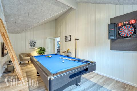 Das Luxusferienhaus 768 für 14 Personen hat einen großen Aktivitätsraum mit u. a. Billard und Darts