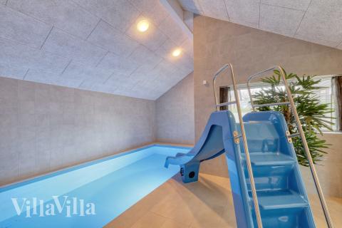 Der schicke Pool im Luxusferienhaus Nr. 766 für 14 Personen