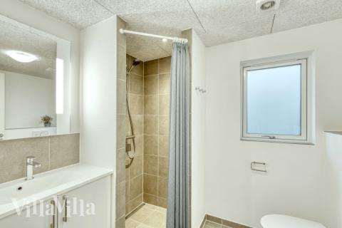 Eines der Badezimmer im Luxusferienhaus Nr. 760