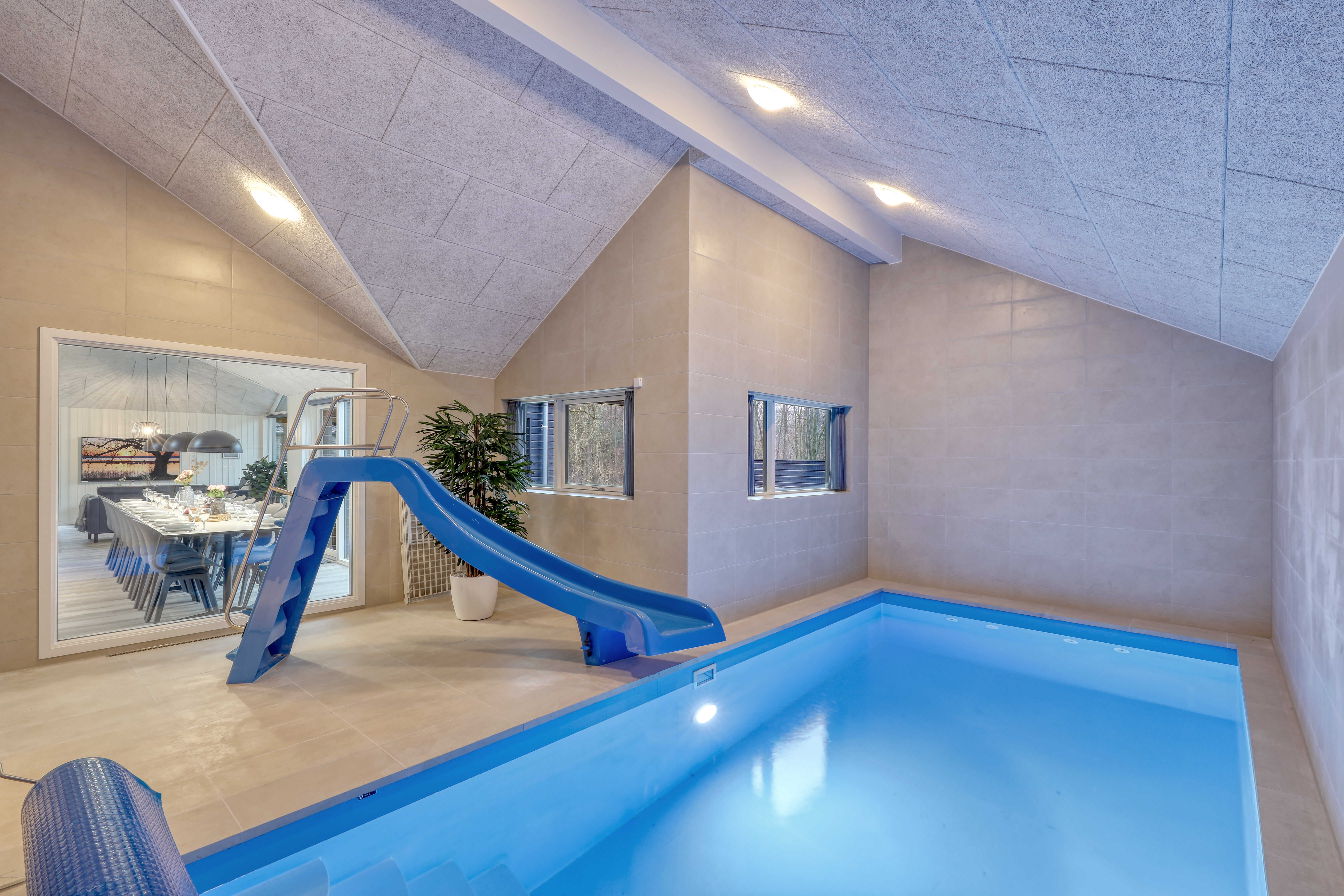 Das Luxusferienhaus 761 für 16 Personen hat einen großen Aktivitätsraum mit u. a. Billard und Darts