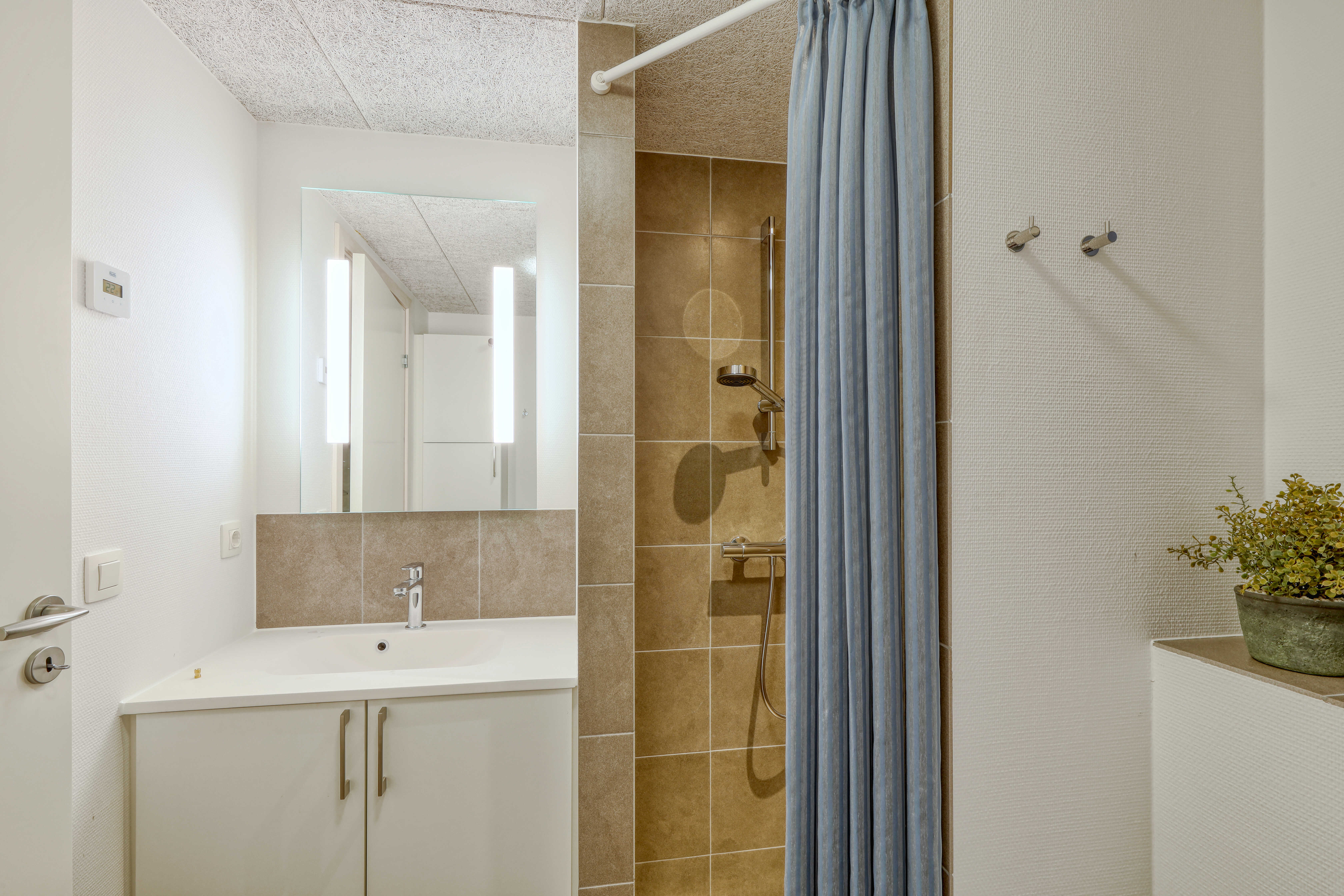 Eines der Badezimmer im Luxusferienhaus Nr. 761