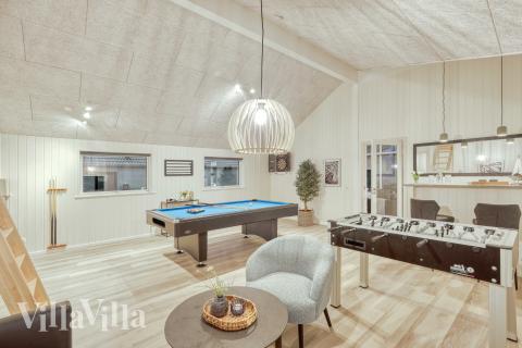 Das Luxusferienhaus 762 für 16 Personen hat einen großen Aktivitätsraum mit u. a. Billard und Darts