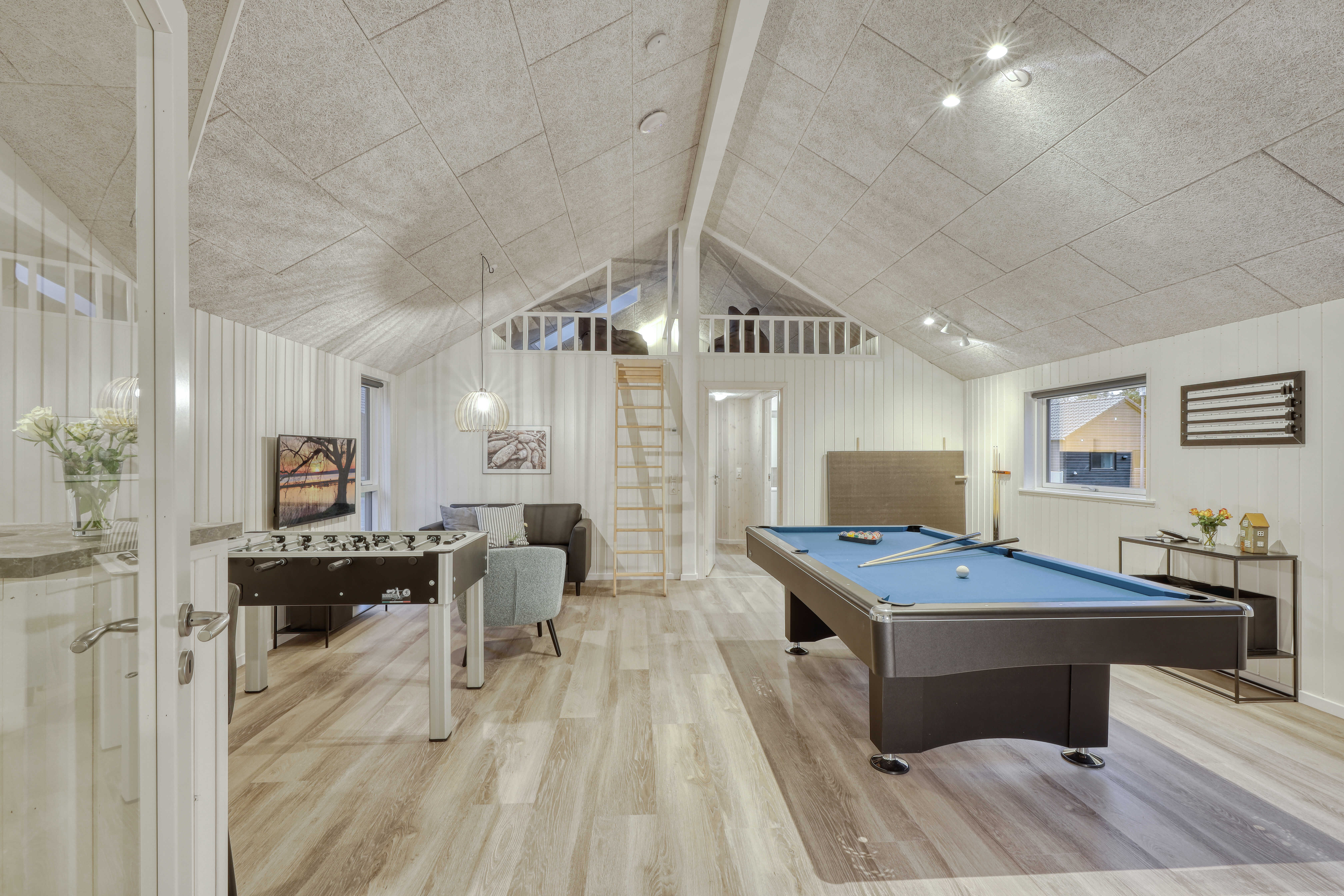 Das Luxusferienhaus 763 für 16 Personen hat einen großen Aktivitätsraum mit u. a. Billard und Darts