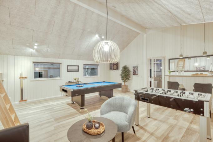 Neben den vielen schönen Stunden, die man im Poolbereich des Hauses verbringen kann, bietet das Luxusferienhaus 764 auch Spielevergnügen bei Billard/Tischtennis und Darts