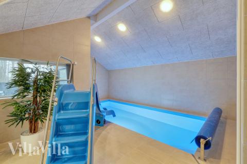 Der schicke Pool im Luxusferienhaus Nr. 765 für 16 Personen